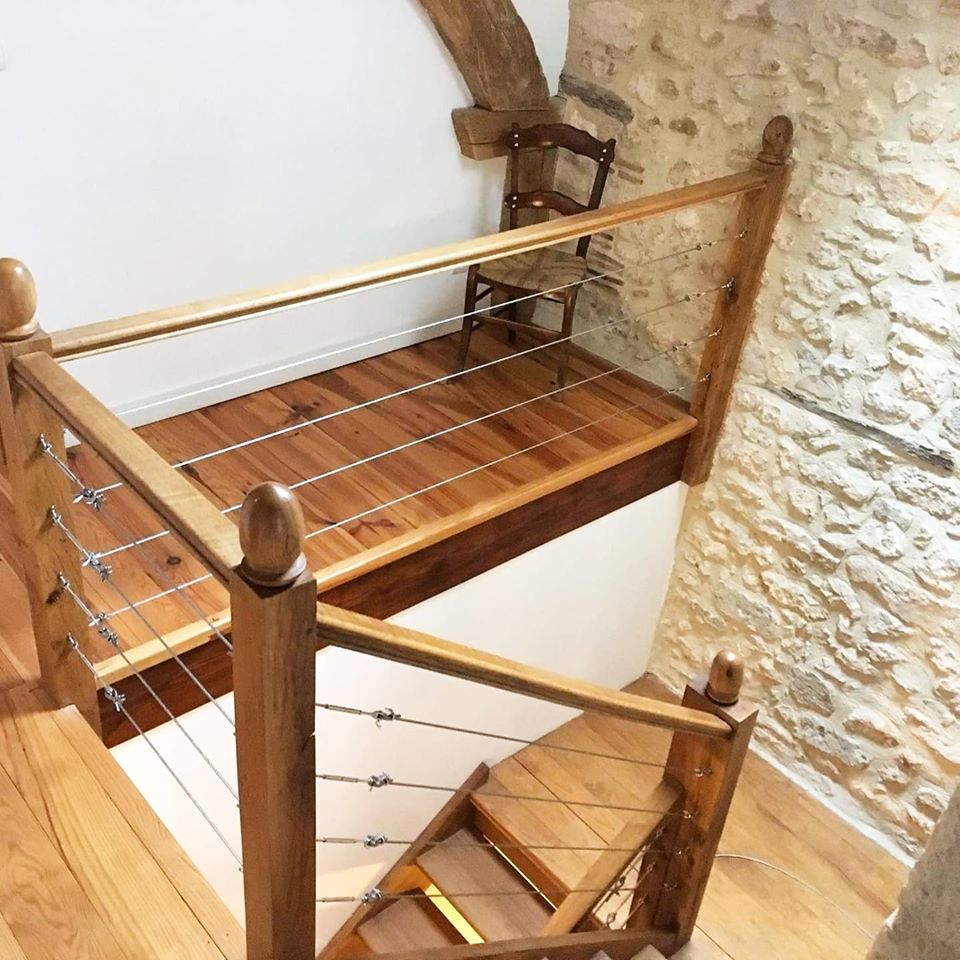 Wire balustrade stainless steel wire clamp decking patio area staircase
